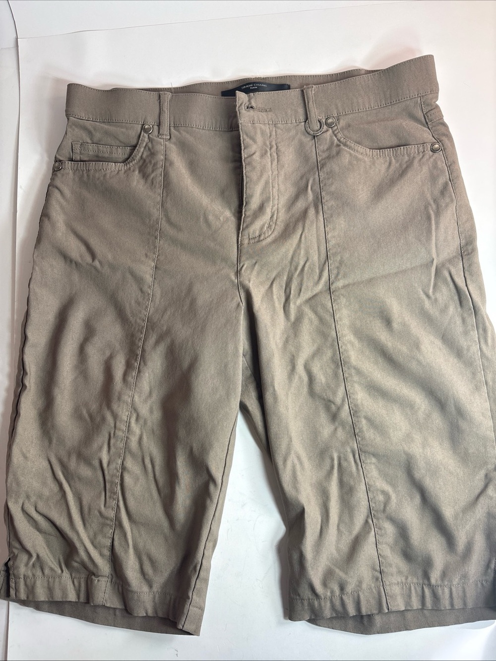 Simon Chang woman’s khaki Bermuda Shorts size 8
